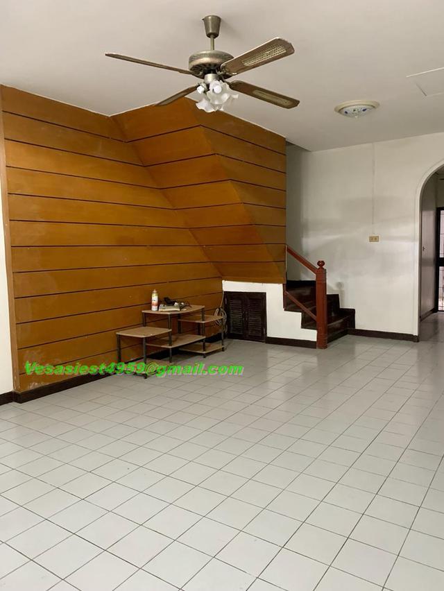 ทาวน์เฮ้าส์ 3ื ชั้น หมู่บ้านเกษรา คลาสสิคโฮม เสรีไทย 8