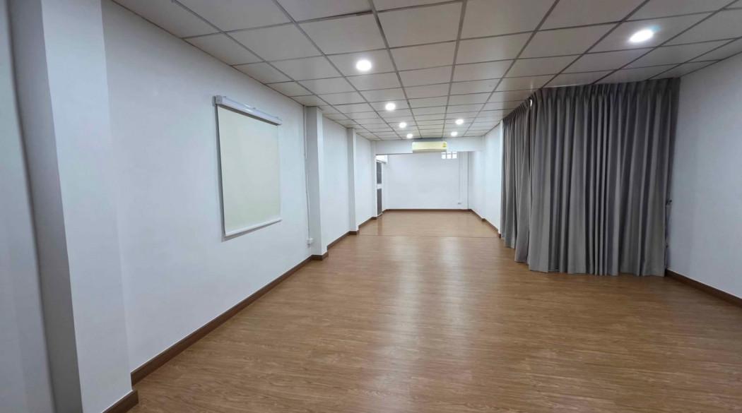 ให้เช่า บ้านเดี่ยว 2 ชั้น หมู่บ้านระเบียงทอง 4 - 50 ตร.ว. ซอยนาคนิวาส 44 ใกล้เดอะคริสตัลพาร์ค เอกมัย–รามอินทรา 6