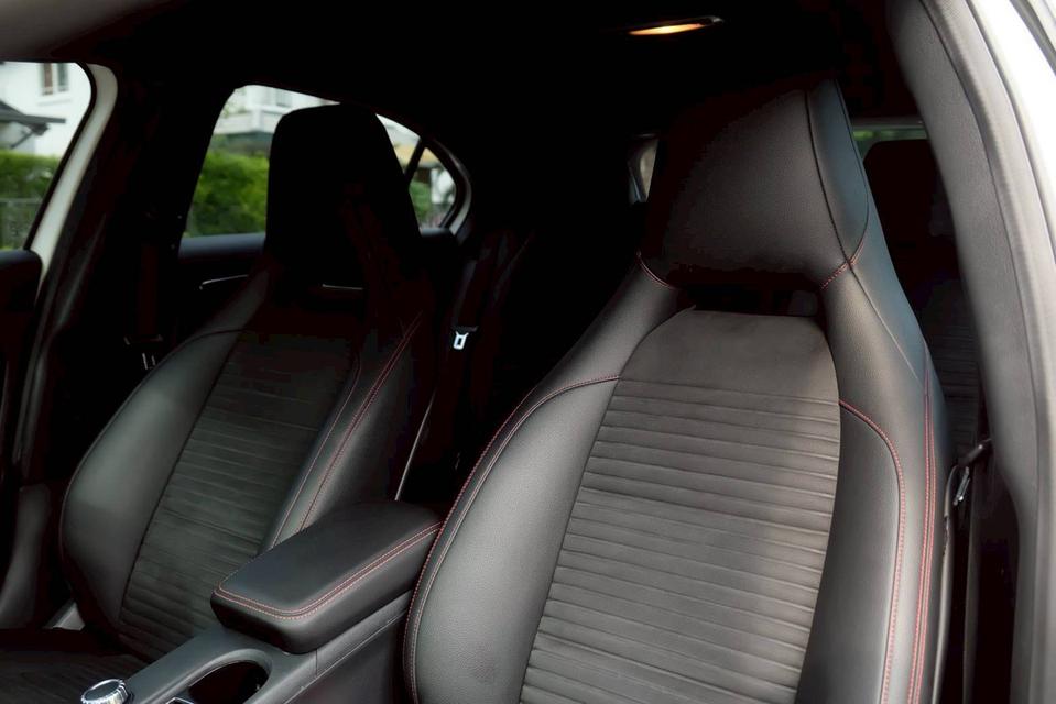 ด่วน Mercedes Benz A180 AMG Dynamic ปี 2016 รถหรูสภาพสวยๆ ราคาประหยัด 12