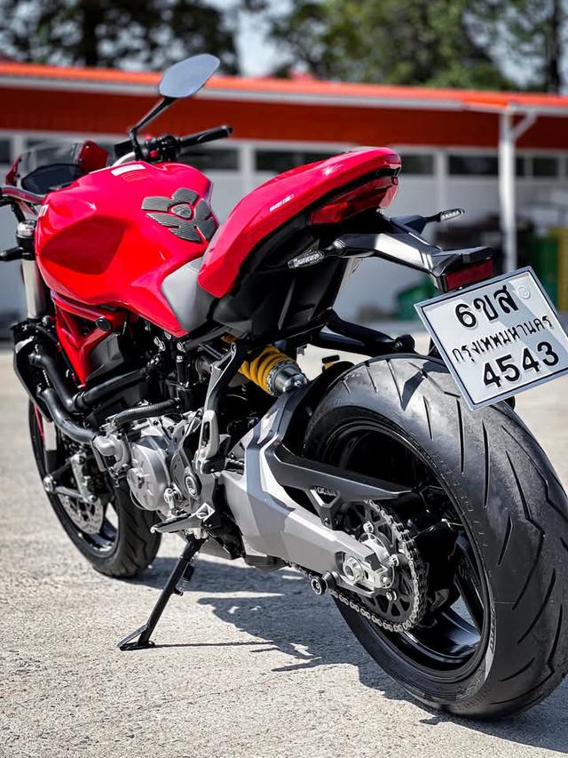 Ducati Monster 821 สีแดง 10