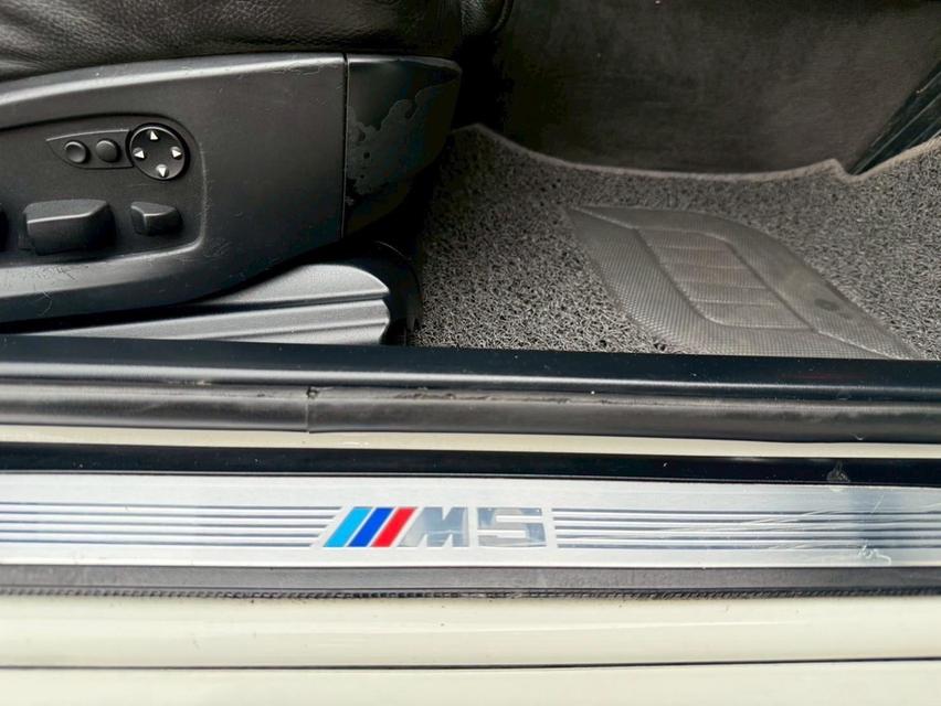  BMW M5 TOP 2010 สีขาว MINOR CHANGE เครื่องเบนซิน ของ M5 แท้ทั้งคัน 12