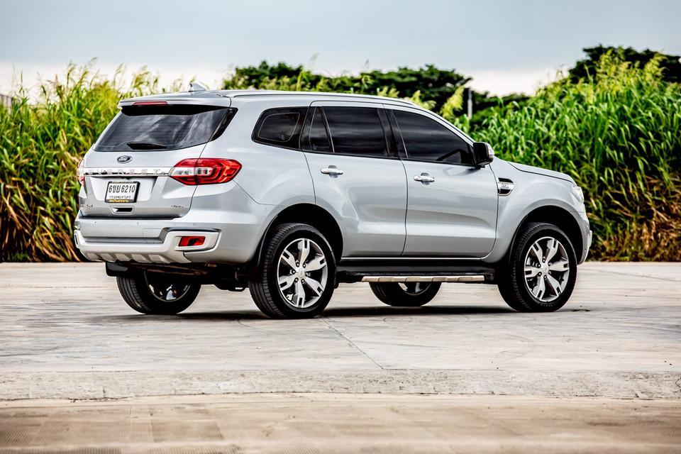 Ford Everest 2.2 Titanium Sunloof ปี 2017 สีเทา มือเดียวป้ายแดง