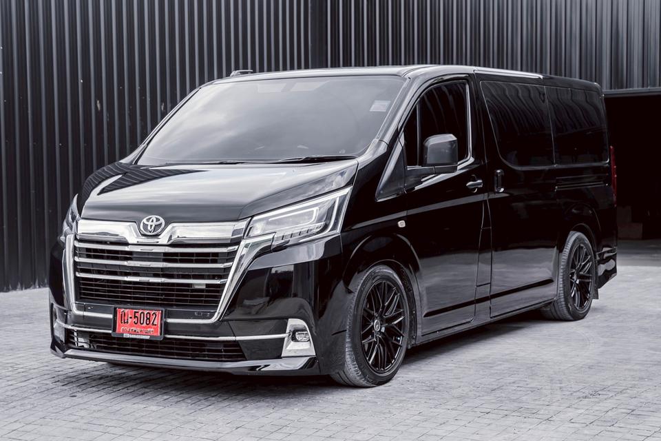 รหัสรถ 67GG5082 Toyota #lMAJESTY LOOK ตัวรถ Hiace 2.8 รถตู้ 4แถว