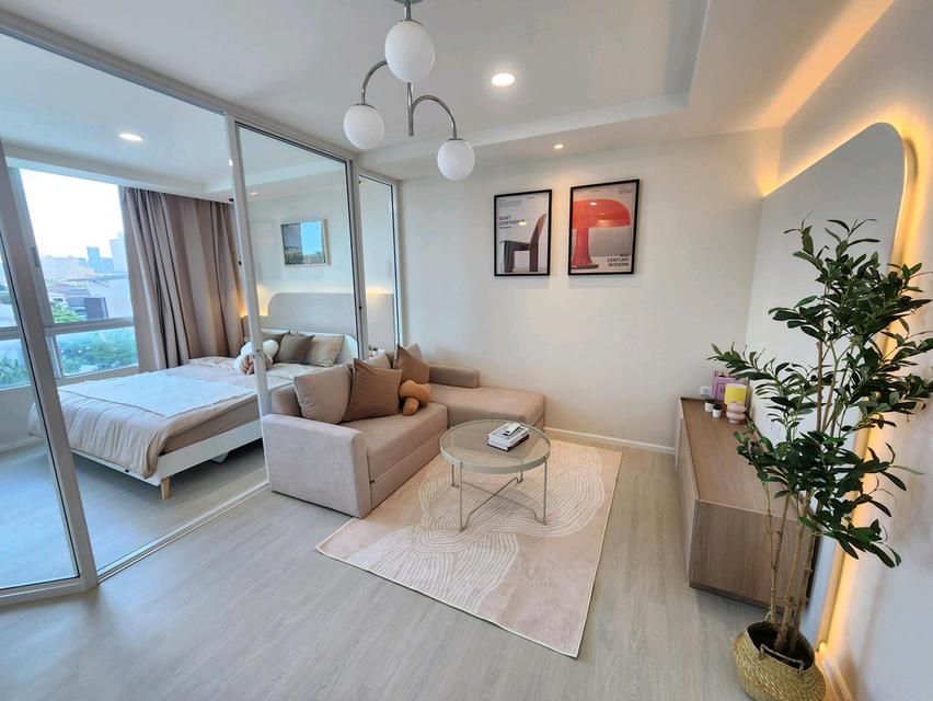 คุ้มที่สุดในรัชดา! ห้องแต่งสวยตรงปก 39 ตร.ม. 1ห้องนอน1รับแขก พร้อมอยู่เพียง 2.1 ล้าน 💥 ลากกระเป๋าพร้อมเข้าอยู่ได้เลย! ชั้น 5 ทำเลดี 1