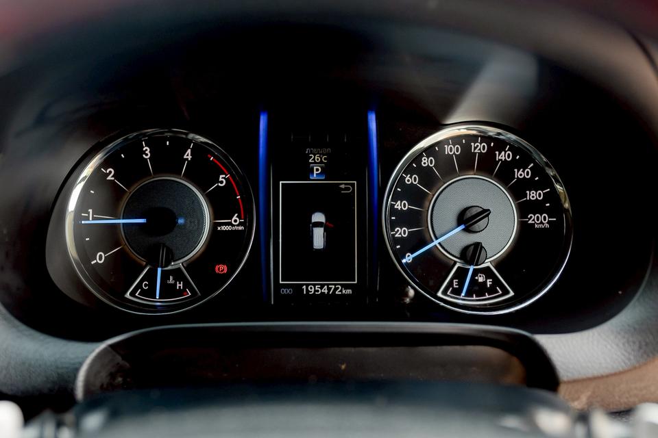 Toyota Fortuner 2.4V ปี18 10