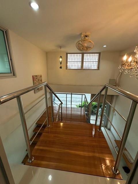 ให้เช่าสำนักงาน 2 ชั้น พื้นที่ใช้สอย 175 ตรม. OFFICE for RENT ถนนพระราม 4 ซอยภูมิจิตร ใกล้ BTS พระโขนง เหมาะทำออฟฟิศสำนักงาน