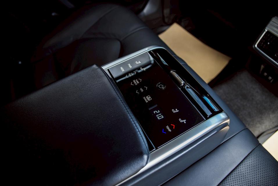 รหัสรถ CBL5887 TOYOTA CAMRY 2.5 HV Premium AT 2019 11