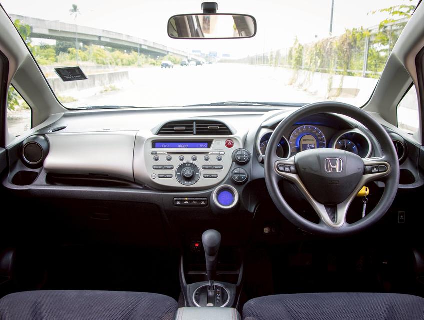 HONDA JAZZ 1.3 HYBRID ปี 2013 6