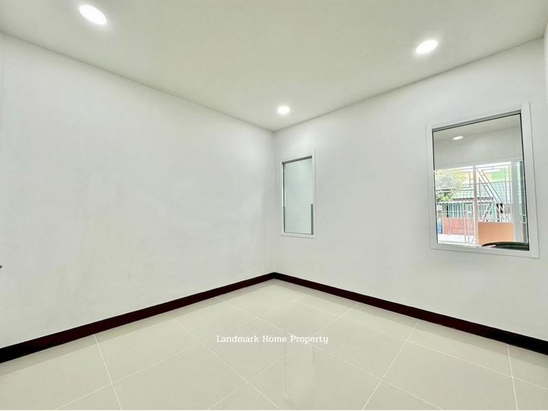 IN-051 ขายทาวน์เฮ้าส์ แก้วขวัญ คลอง7 รีโนเวทใหม่ พร้อมอยู่ เนื้อที่ 18 ตรว 2นอน 1น้ำ 5