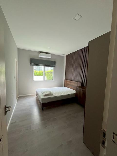 MHR98 บ้านสวยพร้อมอยู่ ฟังก์ชันครบ 4 นอน 4 น้ำ มีสนามหญ้าใหญ่หลังบ้าน ฟรีอินเทอร์เน็ตและบริการดูแลสวน ทำเลดีที่สุดในย่านบางนา 12