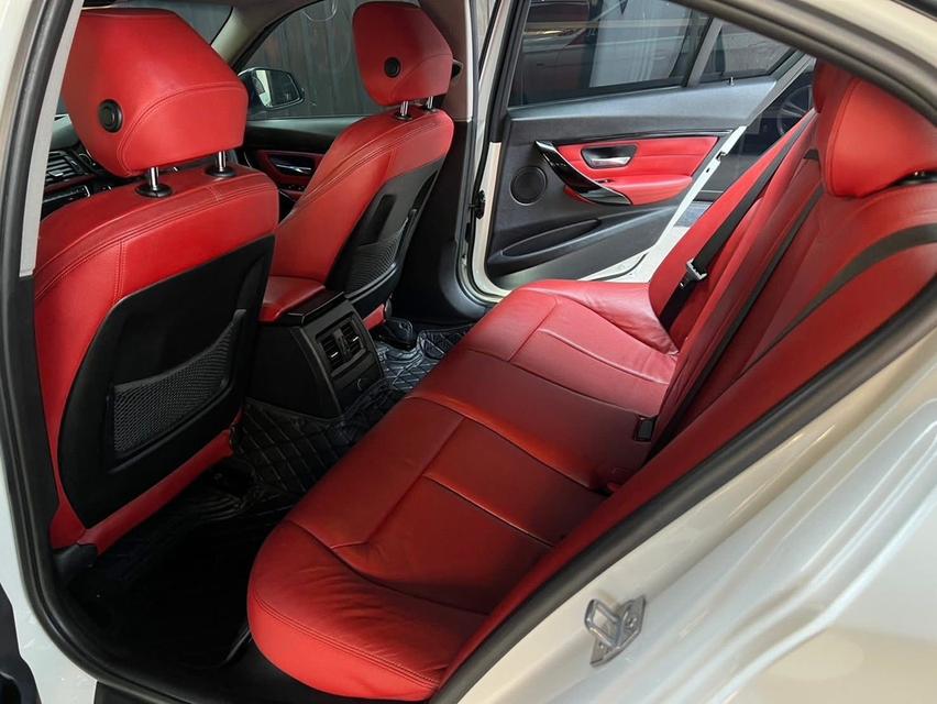 BMW 320i 2.0 F30 Sedan 8