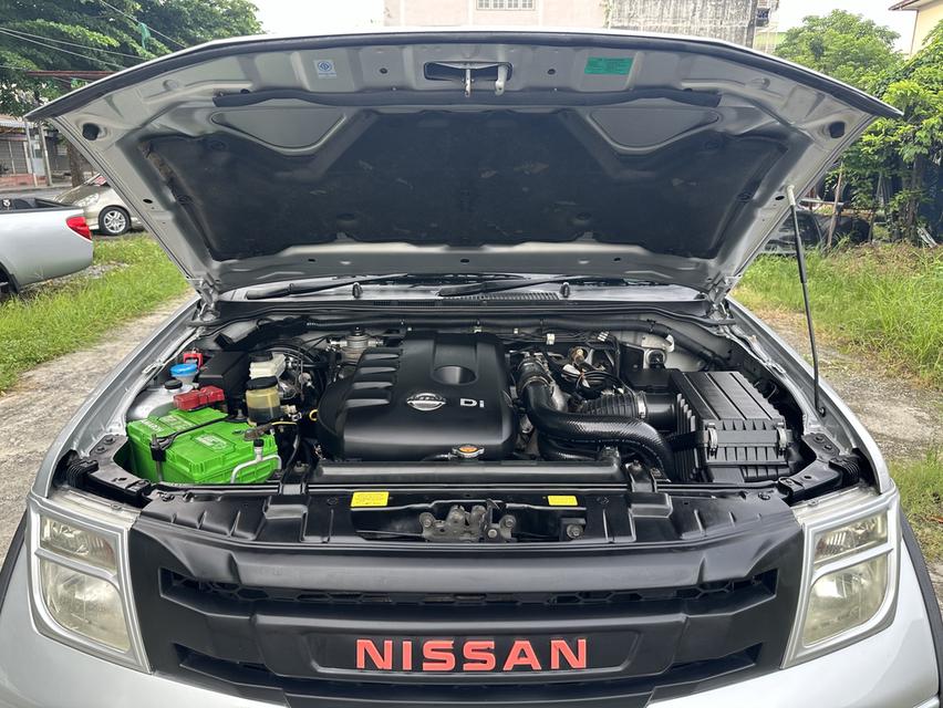 Nissan navara 2.5 SE 6
