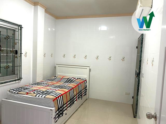 ขายบ้านแฝด 28 ตร.ว สวย น่าอยู่มาก มีเฟอร์นิเจอร์บางส่วน 4 ห้องนอน 3 ห้องน้ำ 3 แอร์ ถ.สรงประภา ใกล้สนามบินดอนเมือง 5