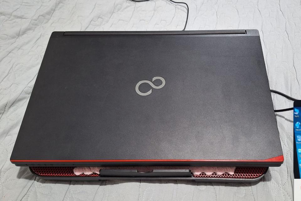 Fujitsu Lifebook A573 G Core i7 SSD-320GB Ram 12GB 3