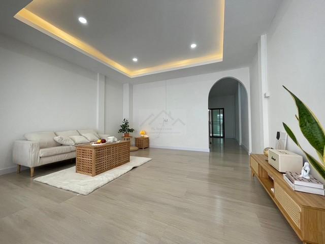 ขายทาวน์เฮาส์ 2 ชั้น 22 ตรว. นวมินทร์ 111 รีโนเวทใหม่สวย บ้านหันทิศใต้ 6