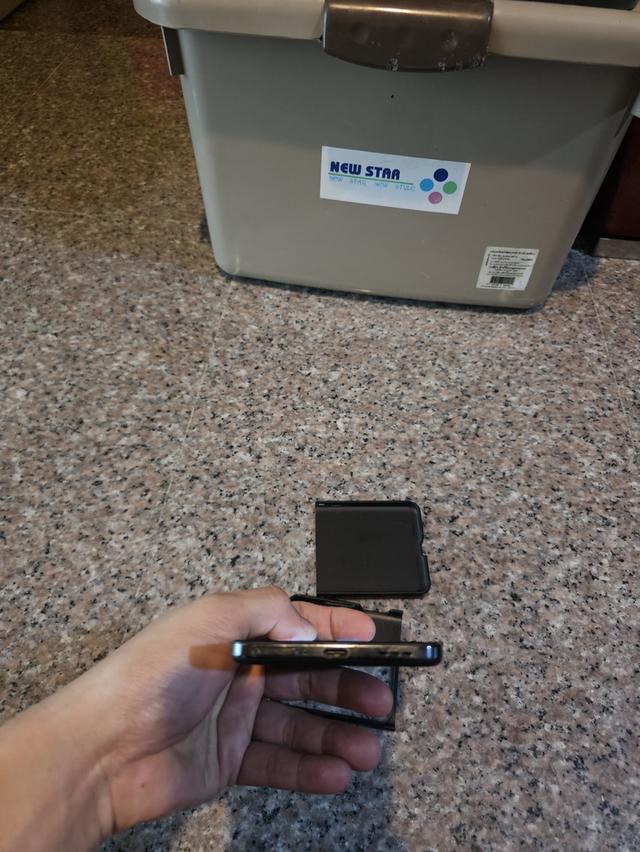 ขายๆๆๆถูกOppo Find NFlip2 สีBlack256กิ๊ก สูนTrueสภาพสวยการใช้งานดีเยี่ยมทุกๆฟังชั่นเครื่องรีสโตได้ตลอดไม่มีติดแอคเค้าใดๆคับ  สภาพ: 97% สวยๆคับไร้รอยต 4