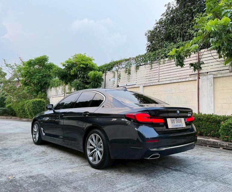 Bmw 530e Luxury Plug-in Hybrid LCI ปี 24 สีเทาดำ รูปย่อยที่ 3