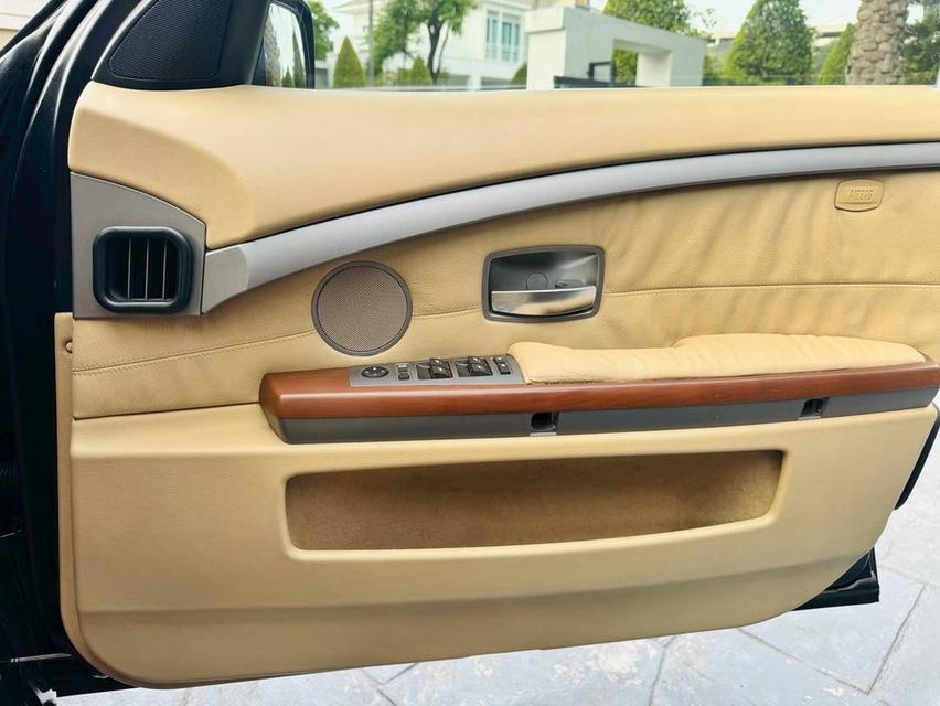 BMW 730Li ( E66 ) 10