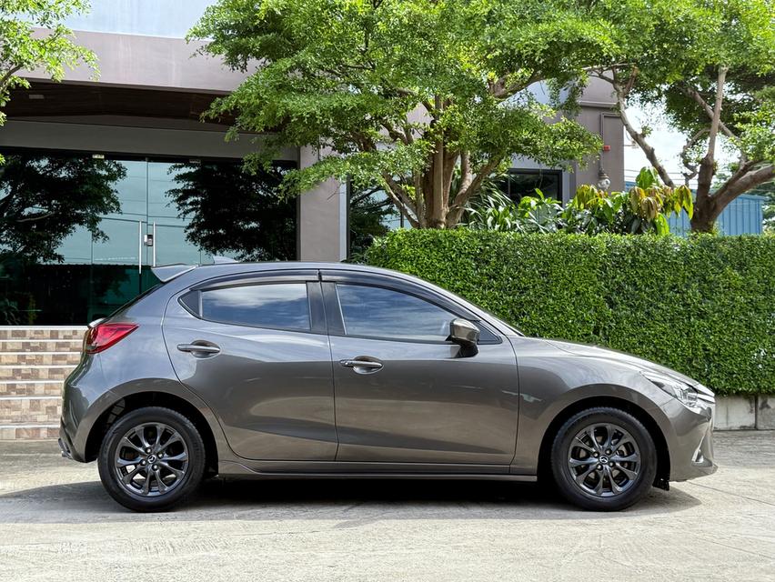 2020 MAZDA 1.3 HIGH CONNECT รถมือเดียวออกป้ายแดง รถวิ่งน้อยเพียง 7X,XXX กม เข้าศูนย์ทุกระยะ รถไม่เคยมีอุบัติเหตุครับ