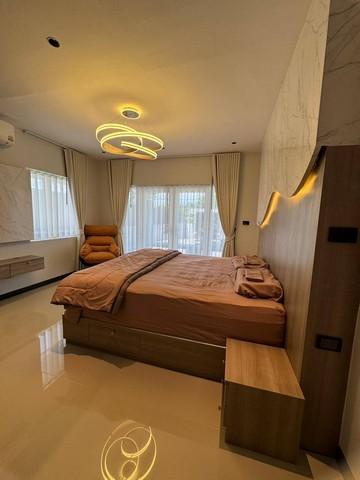 บ้านเดี่ยวสองชั้นสุดหรู เนื้อที่กว้าง 180 ตารางวา มาพร้อมเฟอร์นิเจอร์สไตล์ยุโรปทั้งหลัง สระว่ายน้ำส่วนตัว 6