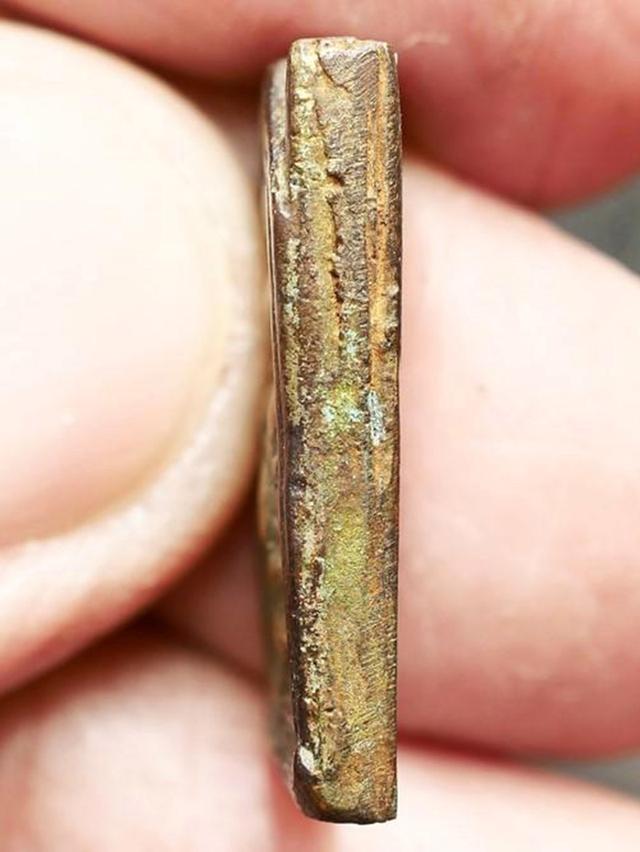 เหรียญหล่อโบราณ หนุมานแบกแท่น หลวงปู่ศุข หลังมีจาร...สวยแชมป์ รูปที่ 11