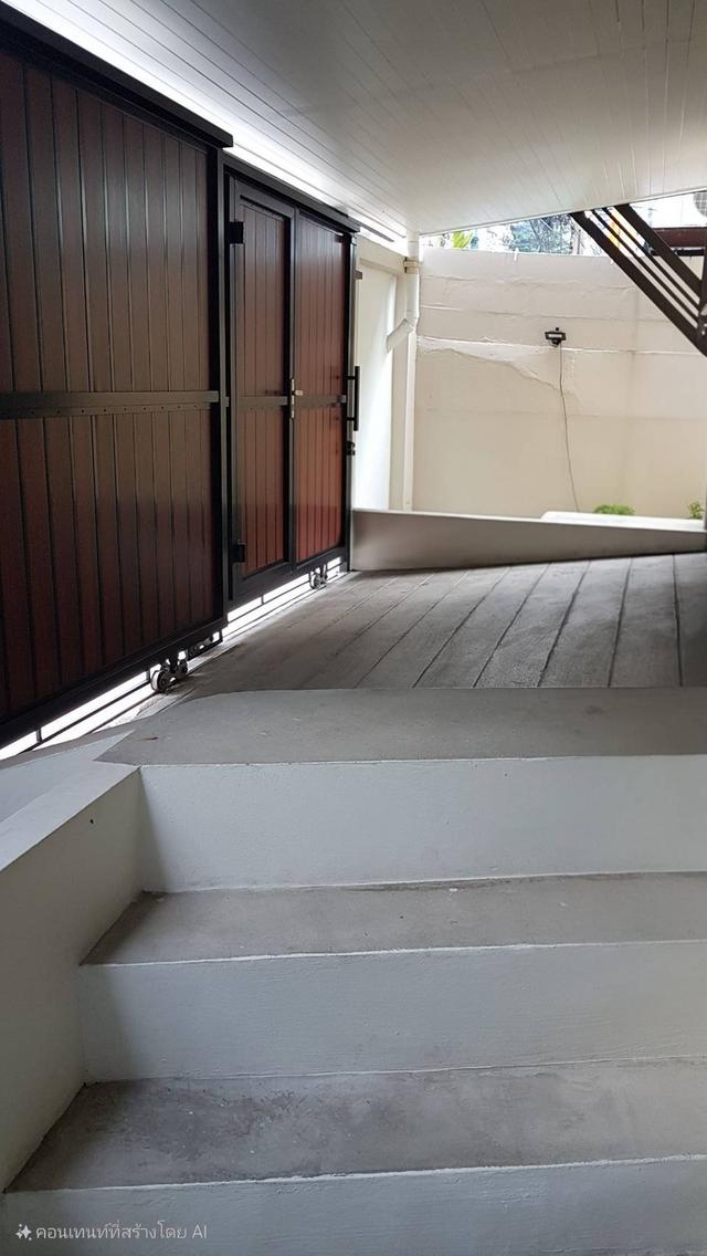 ขายที่ดินแปลงเล็ก 27 ตรว  ห้วยขวางOld house for sale need to rebuild for residence business zone near MRT HUAIKHWANG 12