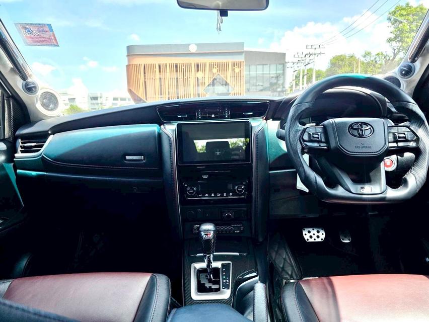 Toyota Fortuner 2.8TRD ปี18 6