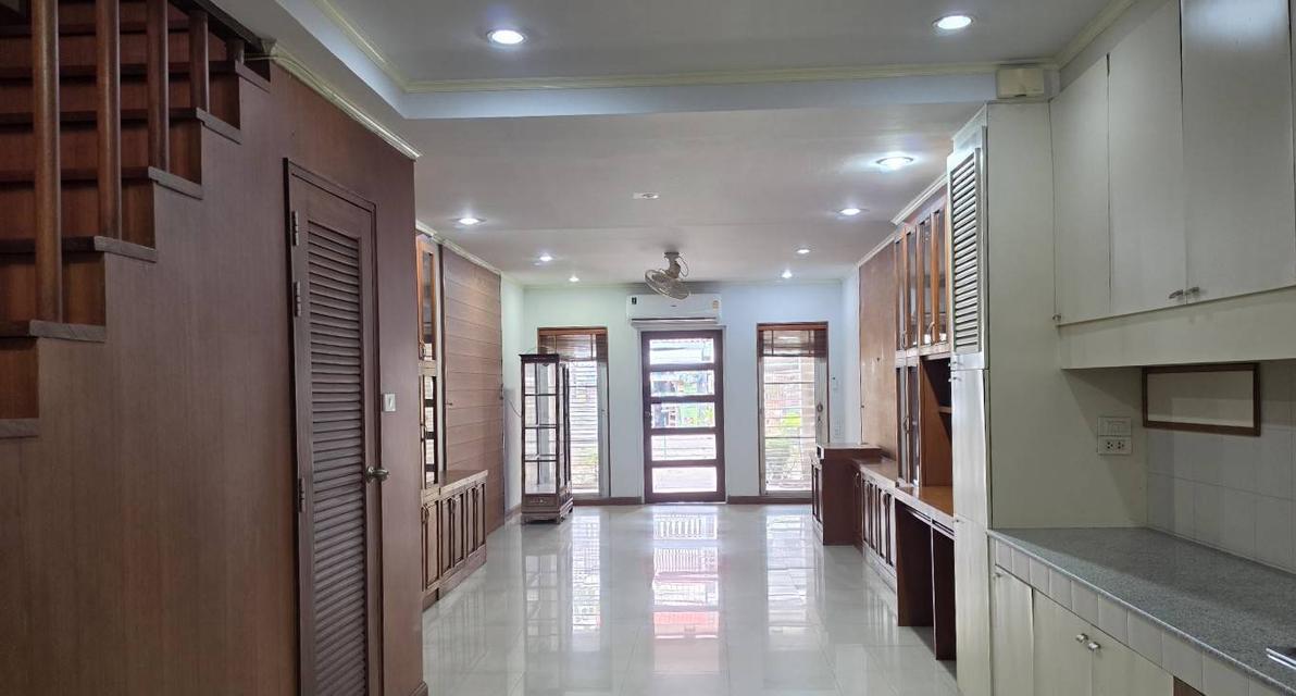 ขายทาวน์เฮาส์ 2 ชั้น ม.อมรพันธ์ 9 ซ.เสนานิคม 1 ลาดพร้าว ทำเลดี เดินทางสะดวก ใกล้BTS เสนานิคม 3