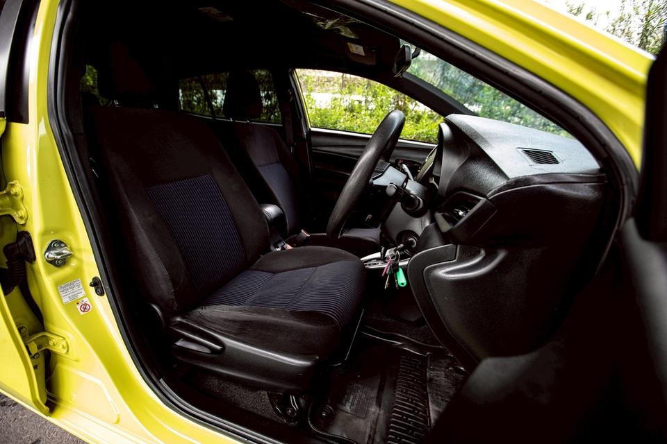 Toyota Yaris Ativ 1.2Entry ปี 2018 สีเหลือง สภาพใหม่มากๆ  10