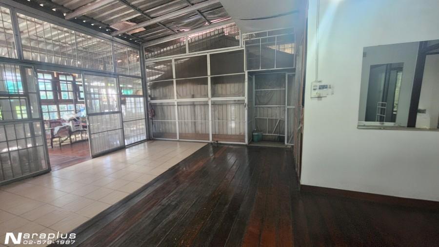 68121188 : ขายบ้านเดี่ยว 2 ชั้น พร้อมสวนลอยฟ้า สามารถทำธุรกิจร้านอาหารได้ ขนาด 75  ตารางวา  หมู่บ้าน สีวลี 17