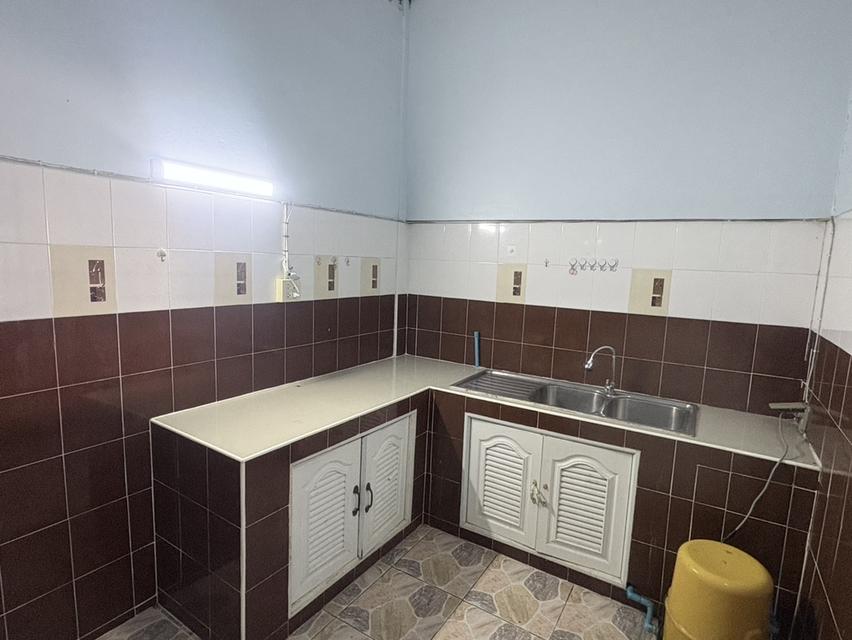 อาคารพาณิชย์ 3ชั้น 3 ห้องนอน 4