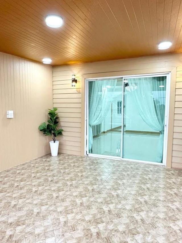 บ้านเดี่ยวพร้อมอยู่-พร้อมปล่อยเช่า ซื้อแล้วรับค่าเช่าได้เลย ทำเลดี 50 ตรว. 4 นอน 3 น้ำ ใกล้ห้างสรรพสินค้า ใกล้โรงเรียน ใกล้โรงพยาบาล ติดถนนเส้นหลัก 13