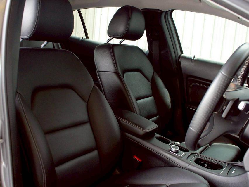 Benz Gla200 ปี17 11