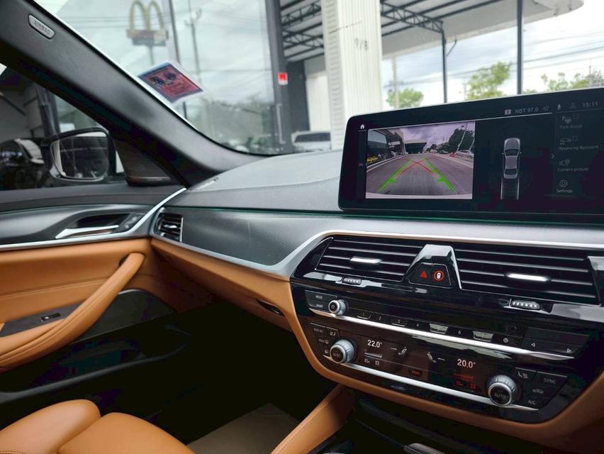 รหัสรถ KPV53 2022 BMW 530e 2.0 LCI Msport 11