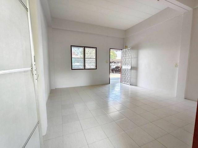 หอพักว่างปล่อยเช่าหนองตำลึงชลบุรี ซอยศาลเจ้าพ่อปลัดพลาย ห้องว่างชั้นล่าง 1 ห้อง ค่าเช่าเดือนละ 2600 บาท 4