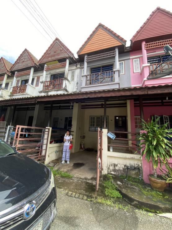 ขายทาวน์เฮาส์ ในเขตเทศบาลตำบลขลุง จังหวัดจันทบุรี หมู่บ้านอรวรรณ 1