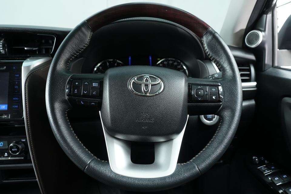 2019 TOYOTA FORTUNER 2.4 V 2WD SUV สีดำ เลขไมล์ 120847 กม. 10