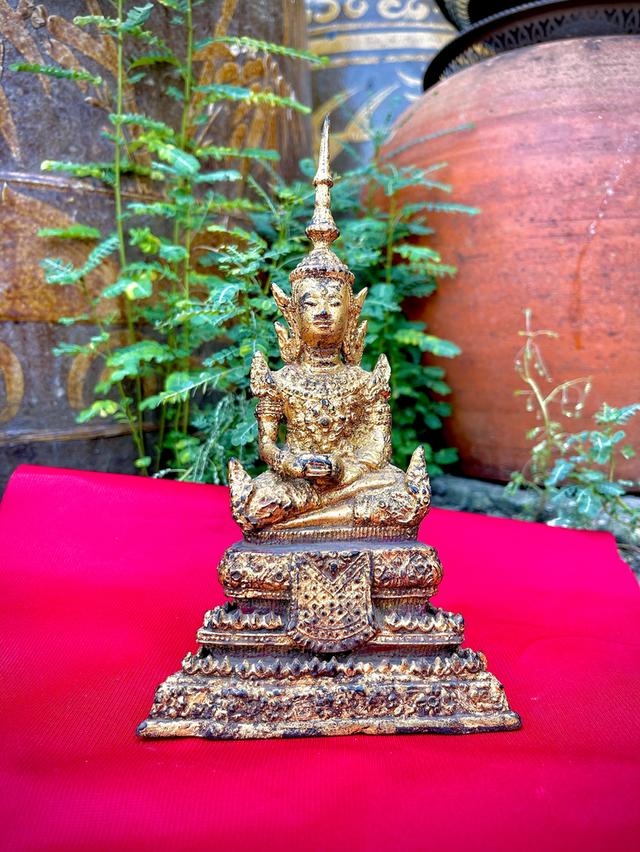 พระพุทธรูปทรงเครื่อง สมัยรัตนโกสินทร์ หน้าตัก3นิ้ว ลงรักปิดทอง ปางสมาธิ