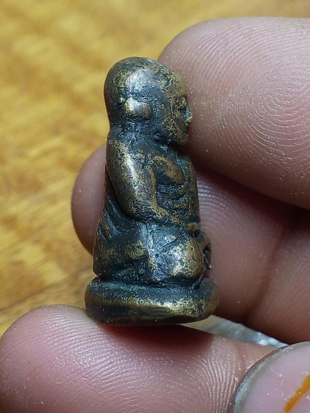 หลวงพ่อเงินพิมพ์ขี้ตา