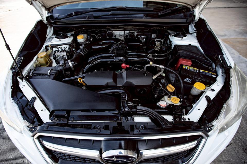 Subaru Xv 2.0 AWD สีขาว ปี 2013  11