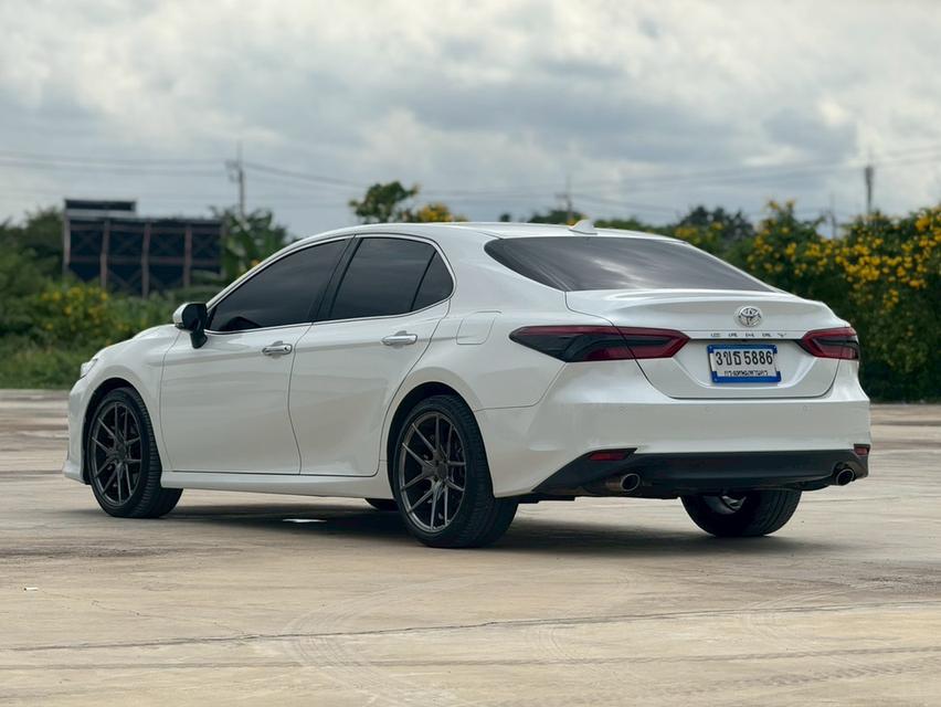 TOYOTA. CAMRY  Sedan 4dr Sport SA 8sp FWD 2.5 (MNC)  Y2022 สีขาว  ออโต้ 7