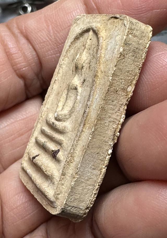 พระสมเด็จพิมพ์ก้างปลา ฝังแร่หลังจาร ไม่ทราบที่