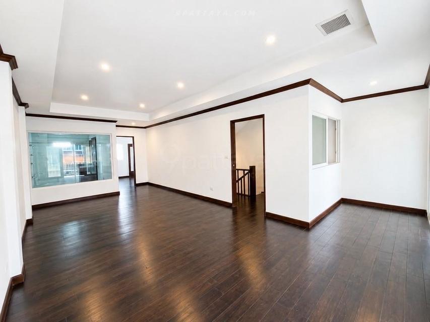 For Rent — 4-Storey Commercial Building on Pratumnak Soi 5, Pattaya 300sqm 3 bedrooms 5 bathrooms walkable to the beach 13