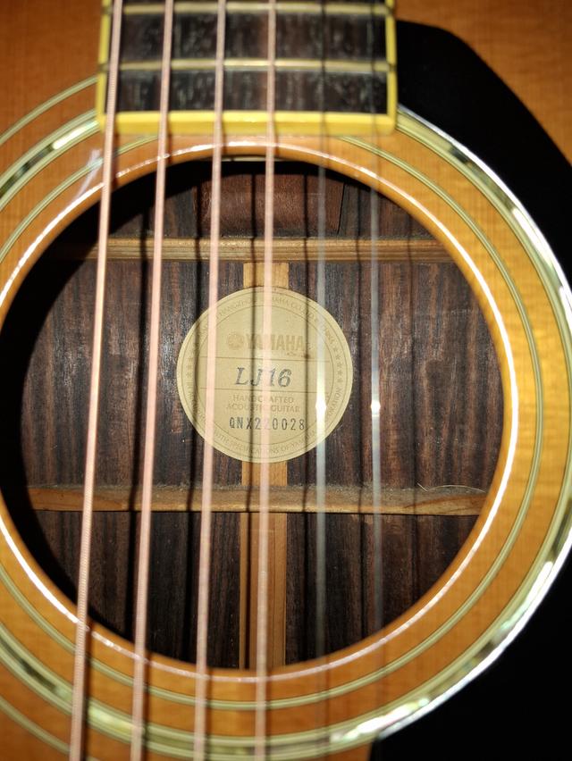 กีตาร์โปร่ง YAMAHA รุ่น LJ-16 ทรงจัมโบ้ พร้อมกล่องกีตาร์แข็ง (HARDCASE) รูปที่ 2