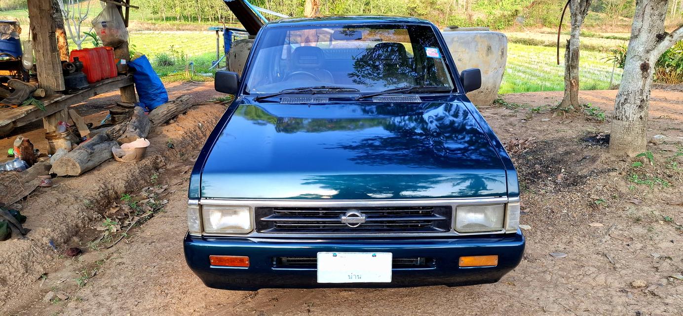 Nissan Big-M king cab ฝาแดงจอโค้ง