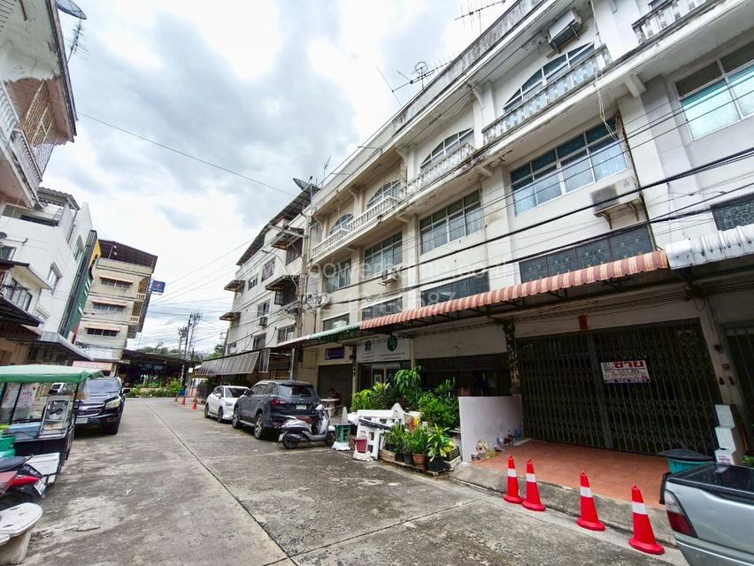 อาคารพาณิชย์ 3.5 ชั้น หมู่บ้านอรุณธร ซอย 1 ใกล้ตลาดออเงิน ถนนสุขาภิบาล 5 แขวงออเงิน เขตสายไหม กรุงเทพมหานคร