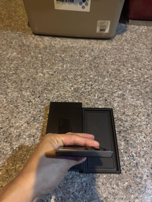 ขายๆๆๆถูกSamsungS23Ultra512กิ๊กRam12สีPhontom Black ยกกล่องอีมี่ตรงสูนTrueสภาพสวยการใช้งานดีเยี่ยมทุกๆฟังชั่นเครื่องรีสโตได้ตลอดไม่มีติดแอคเค้าใดๆคับ