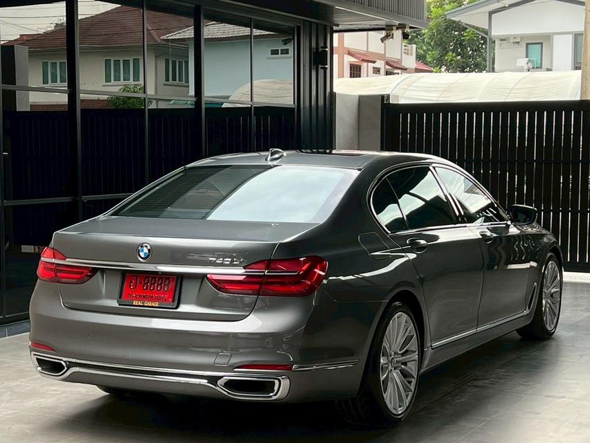 BMW 740Li 3.0 G12 Pure Excellence Sedan 4