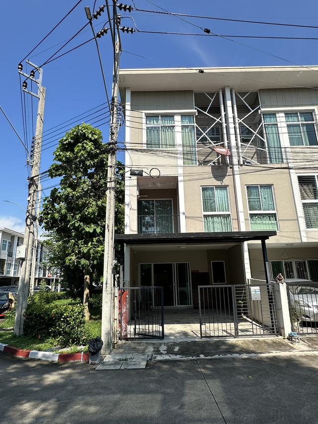 ขายทาว์นโฮม 3 ชั้น พร้อมอยู่ บิ้วอินทั้งหลัง  ทำเลดีมาก ใกล้รถไฟฟ้าสีชมพู สถานีบางชัน 1