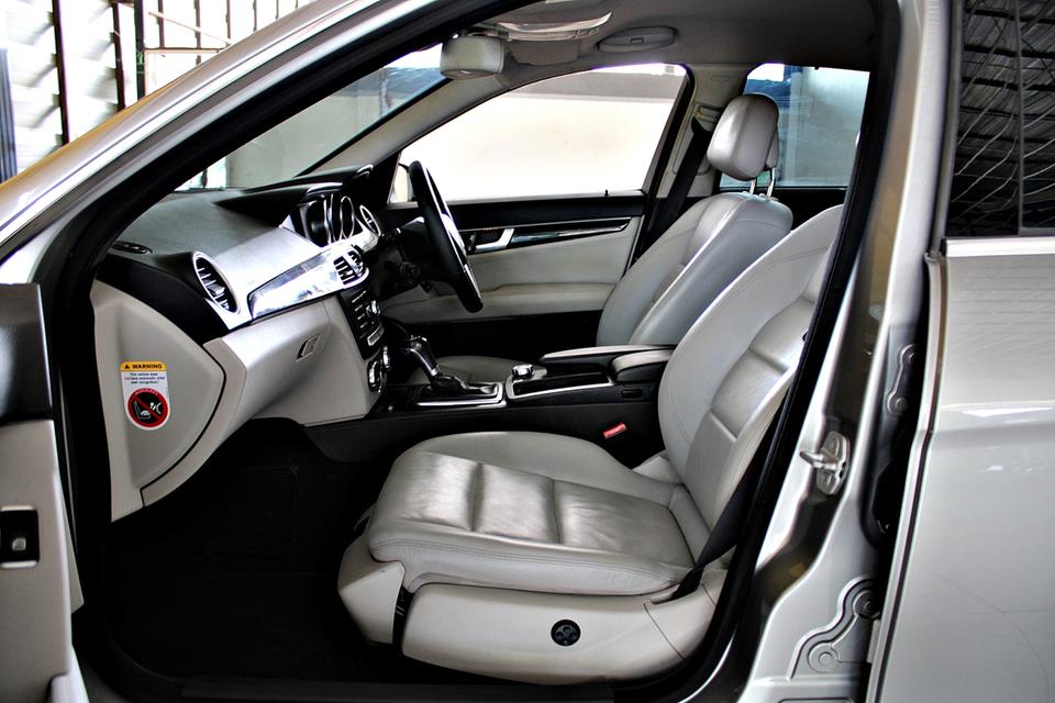Mercedes-Benz C250 CGI Avantgarde Facelift (W204) ปี 2012 สีเทา รูปที่ 10